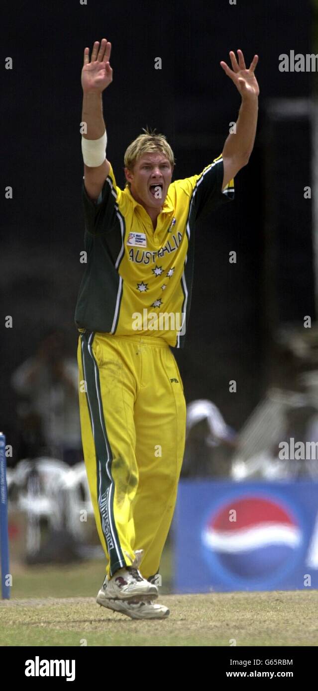 Shane Watson dell'Australia in azione al torneo ICC Trophy tenutosi a Colombo, Sri Lanka 2002. Foto Stock