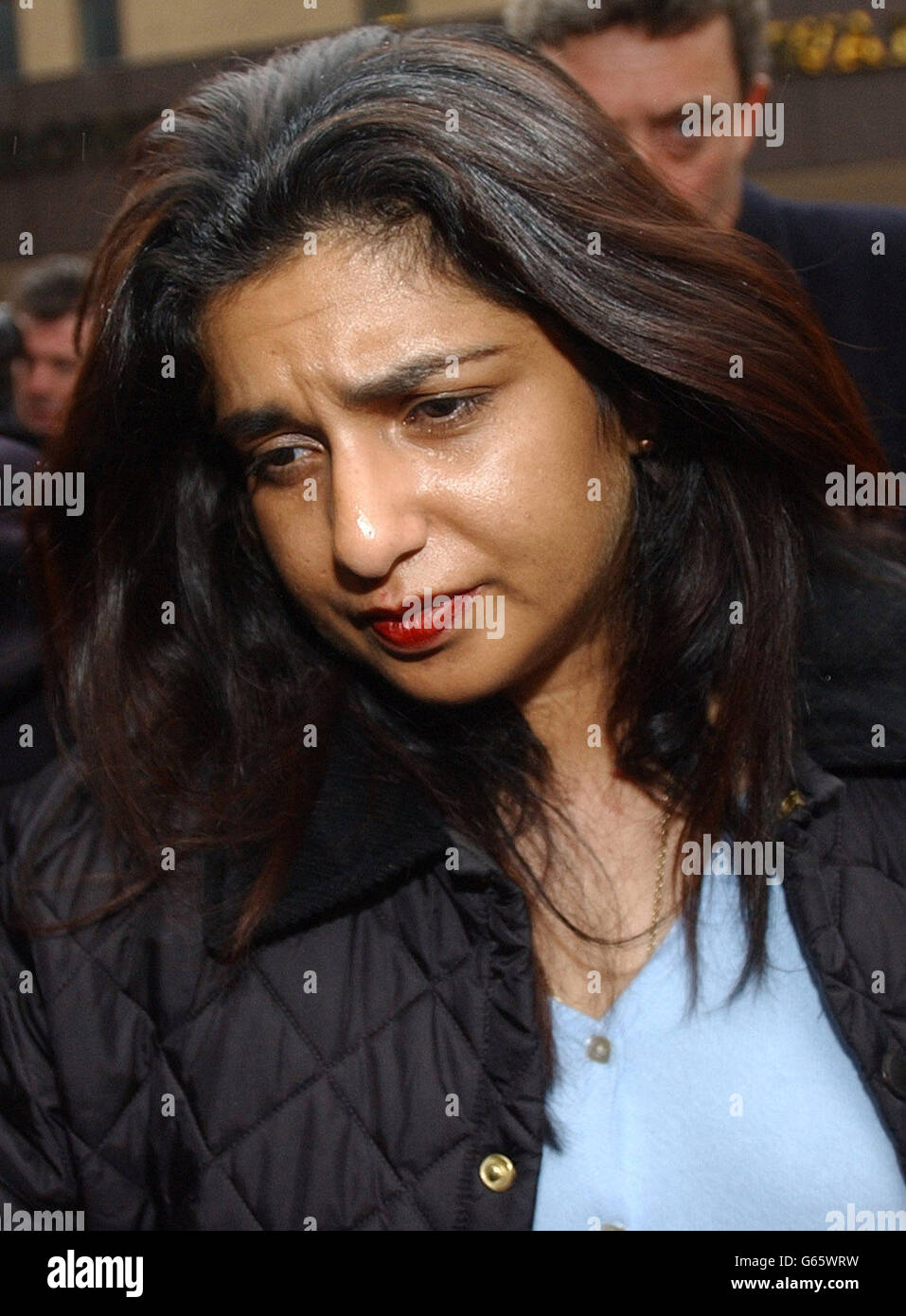 Joyti De-Laurey, 32 anni, lascia Southwark Crown Court nel sud di Londra, dopo aver negato di aver rubato quasi 4.3 milioni dal suo capo e da altri due banchieri. * De-Laurey, che ha lavorato per Scott Mead, il capo multi-milionario di alto profilo del team di finanza aziendale di Goldman Sachs a Londra, si trova ad affrontare un totale di 21 oneri. Foto Stock Joyti De-Laurey, 32 anni, lascia Southwark Crown Court nel sud di Londra, dopo aver negato di aver rubato quasi 4.3 milioni dal suo capo e da altri due banchieri. * De-Laurey, che ha lavorato per Scott Mead, il capo multi-milionario di alto profilo del team di finanza aziendale di Goldman Sachs a Londra, si trova ad affrontare un totale di 21 oneri. Foto Stock