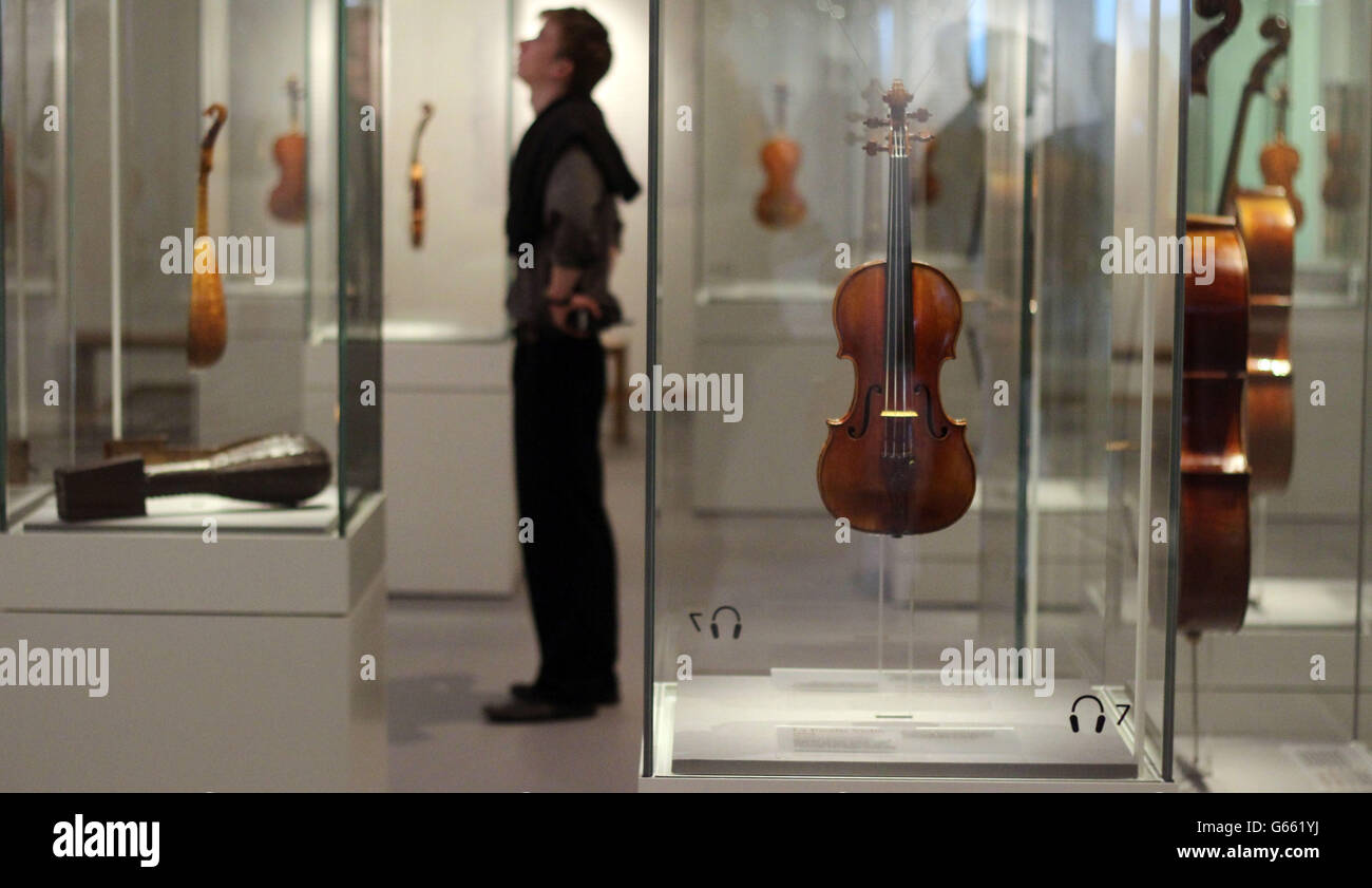 Si apre la mostra Stradivarius. Stradivarius violini alla nuova mostra Stradivarius presso l'Ashmolean Museum di Oxford. Foto Stock