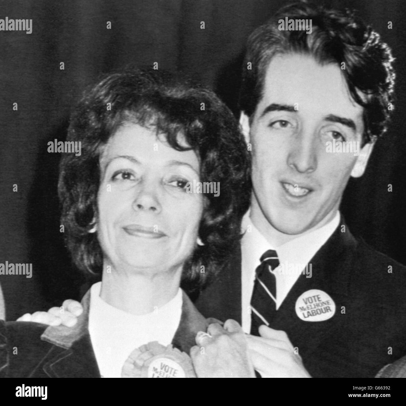 Helen McElhone conserva il Glasgow, posto a sedere nel Queen's Park per il partito laburista, reso vacante dalla morte del marito Frank. Frank McElhone crollò e morì dopo aver partecipato a una protesta degli operatori sanitari a Glasgow. La onorevole McElhone ha vinto ieri le elezioni per elezioni politiche con una maggioranza di 5,694 persone rispetto al Partito nazionale scozzese. Foto Stock