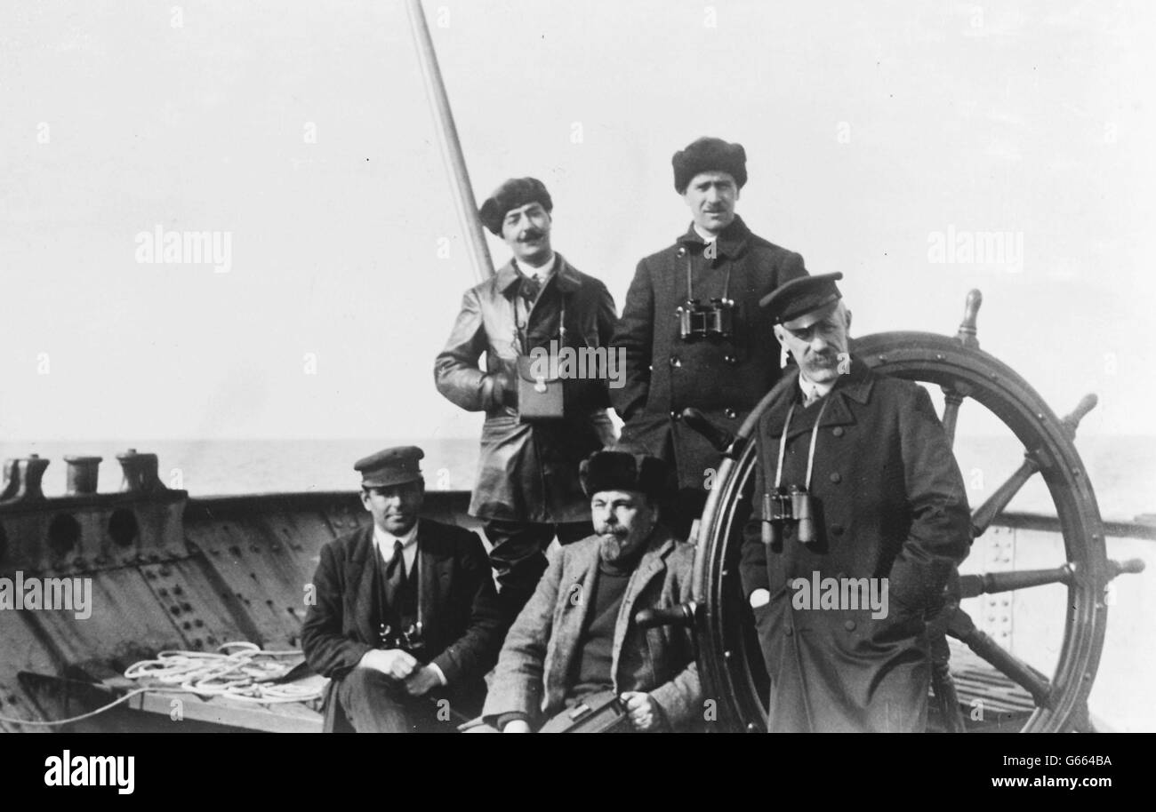 Da sinistra a destra, il conte Loris-Melikoff, Jonas Lied (capo della spedizione), Capt Samuelson, Vostrotin e il dottor Nansen. Foto Stock