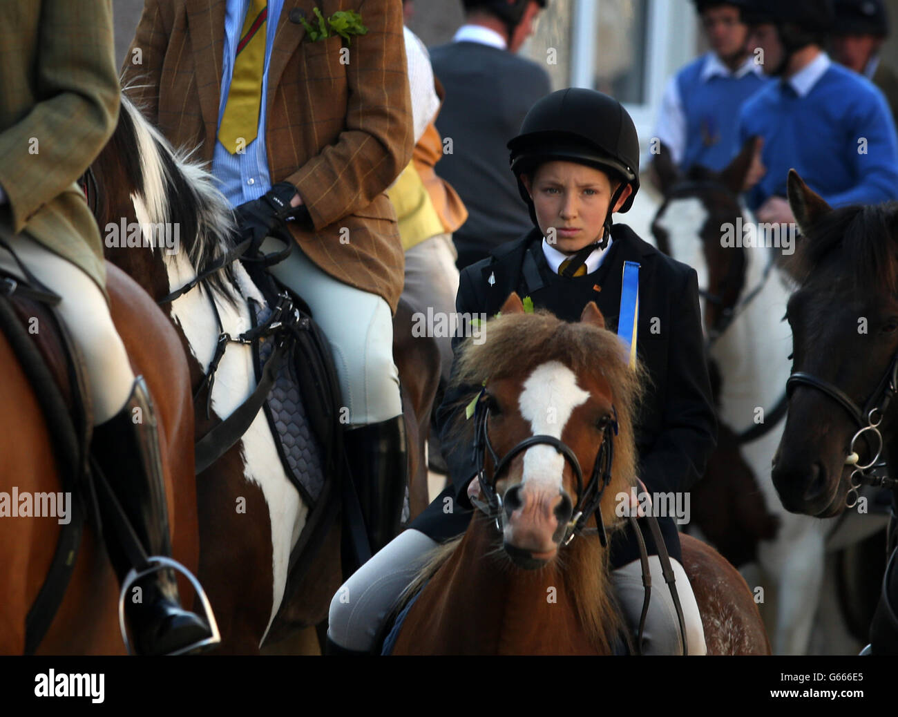 Hawick common-riding, il primo dei festival di confine che celebra la cattura della bandiera inglese nel 1514 e l'antica usanza di cavalcare i confini della terra comune in Hawick Scottish Borders. Foto Stock
