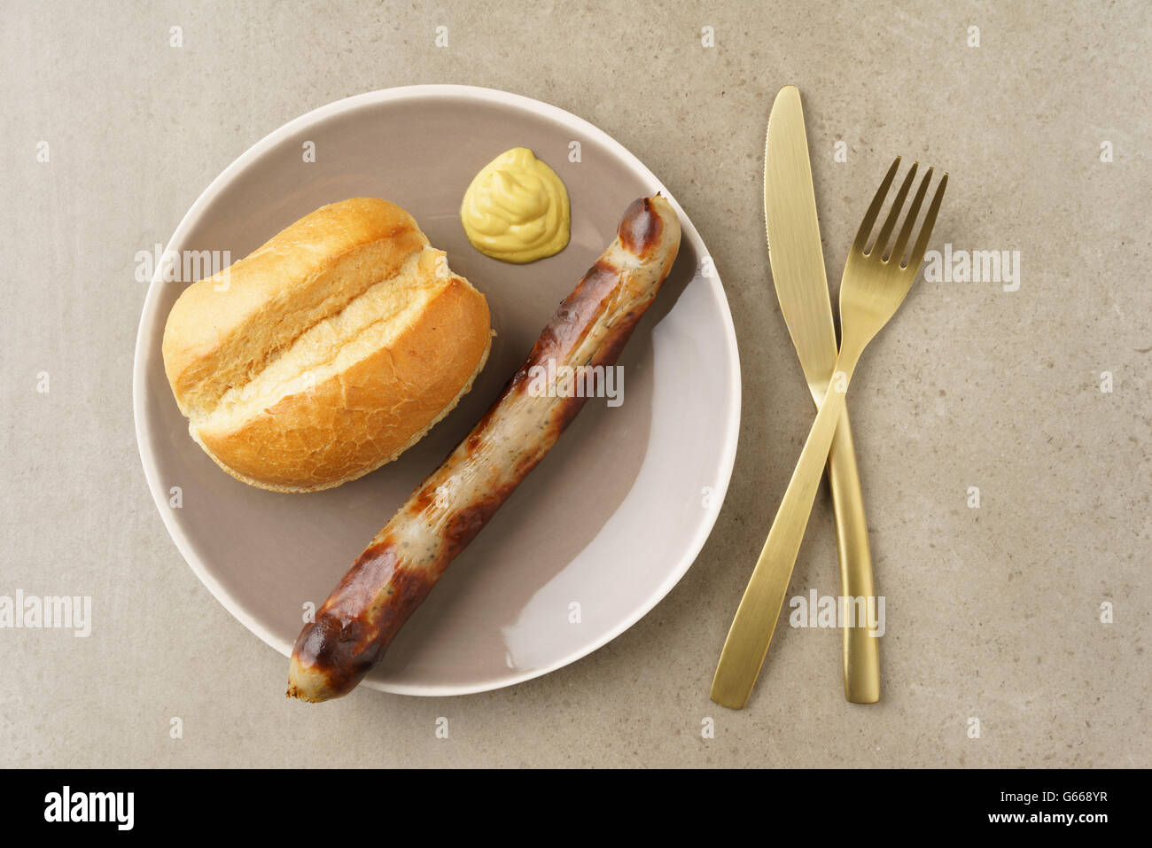 Il bratwurst con pane Foto Stock