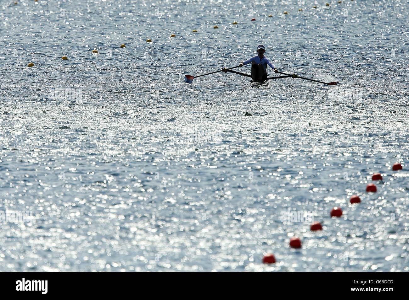 USA's Hugh McAdam in the Mens Lightweight Single sculls semifinale durante il secondo giorno della Rowing World Cup a Eton Dorney, Buckinghamshire. Foto Stock