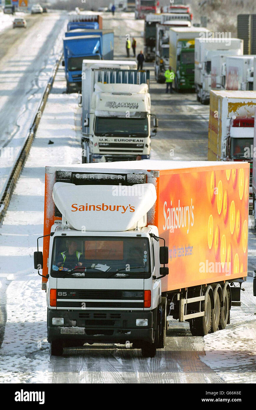 Le tempeste di neve ritardo Driver - Histon, Cambridge Foto Stock