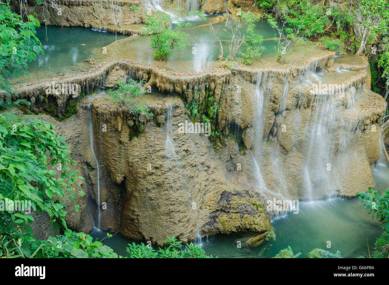 Cascata foresta Huay Mae Kamin National Park, Kanchanaburi Thailandia Foto Stock