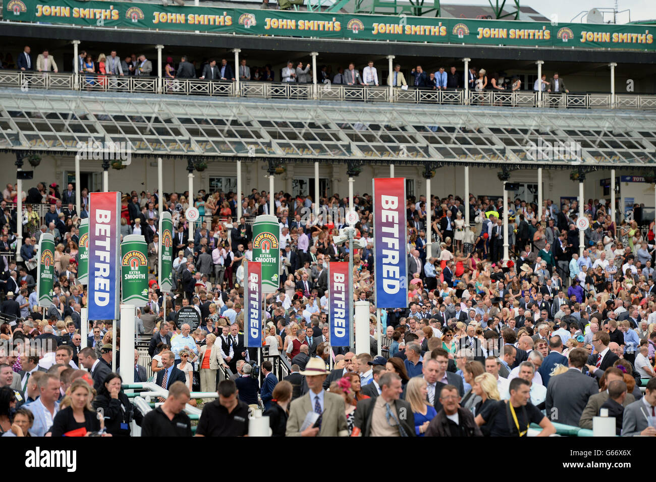 Horse Racing - John Smiths Northumberland giorno piastra 2013 - Newcastle Racecourse Foto Stock