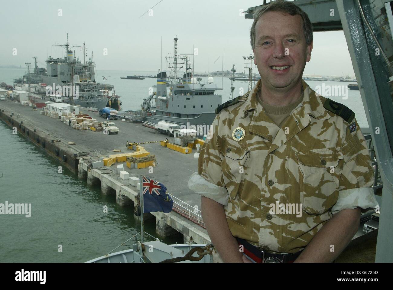 Ammiraglio posteriore David Snelson - il comandante della Marina Task Force - a bordo della RFA Diligence nel Golfo Persico. L'ammiraglio posteriore Snelson è il capo della task force britannica guidata dall'Arc Royal ed è vice comandante congiunto delle forze di coalizione. Foto Stock