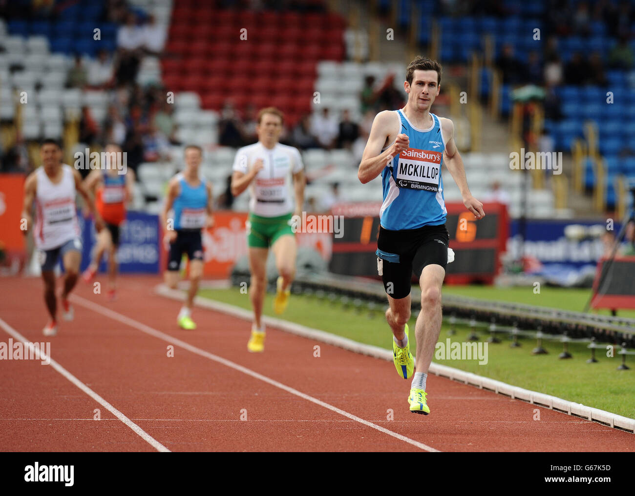 Michael McKillop della Repubblica d'Irlanda dopo aver vinto la gara maschile di 800m - T36/37 nella finale del Gran Premio IPC di Sainsbury durante il giorno uno dell'incontro di atletica della Birmingham Diamond League al Birmingham Alexander Stadium di Birmingham. Foto Stock