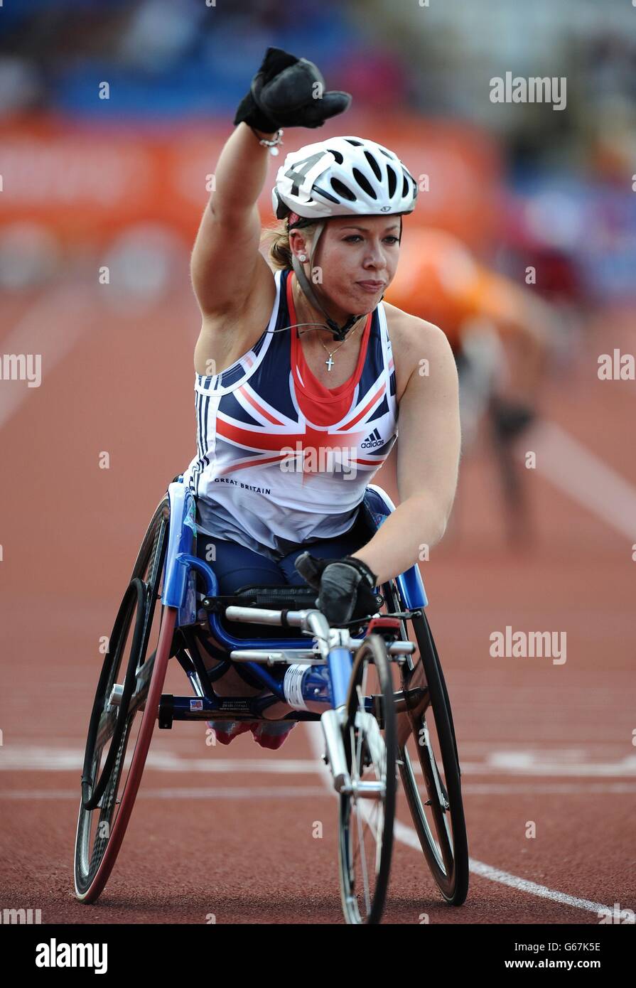 Hannah Cockcroft della Gran Bretagna celebra la vittoria della gara femminile 200m - T33/34 nella finale IPC Grand Prix di Sainsbury durante il giorno uno dell'incontro di atletica della Birmingham Diamond League al Birmingham Alexander Stadium di Birmingham, Birmingham. Foto Stock