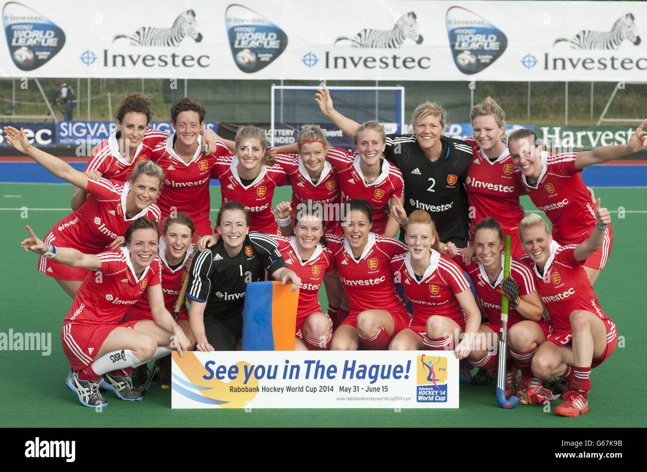 I giocatori inglesi celebrano la qualificazione della Coppa del mondo durante le semifinali della Lega Mondiale di Investec, Chiswick. Foto Stock