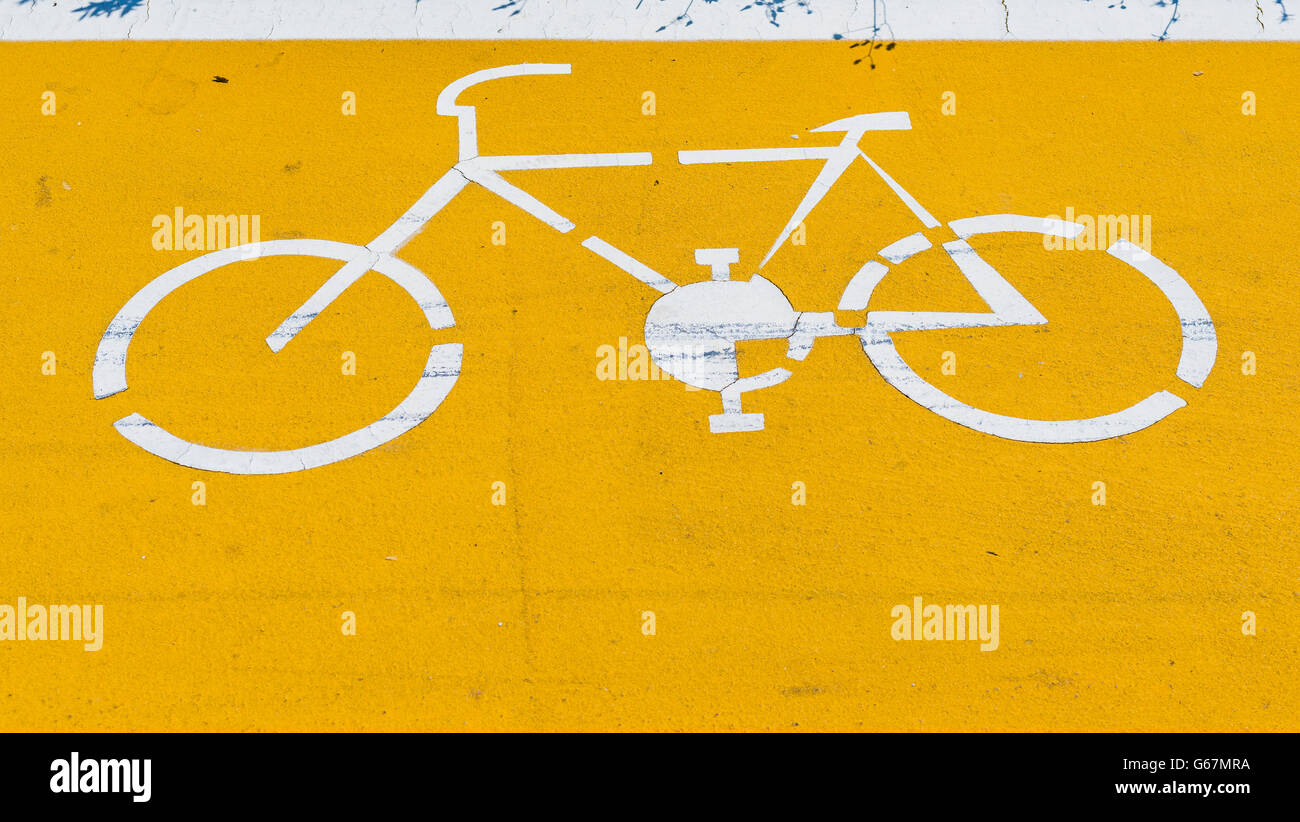 Un percorso per biciclette è un bikeway separati dal traffico motorizzato e dedicato al ciclismo o condivise con i pedoni o gli altri non-motore Foto Stock