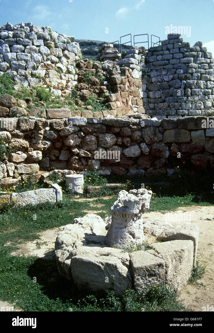 La civiltà nuragica. Età del Bronzo (XVIII secolo BC-2ND C. AD). Vista del Nuraghe (torre-fortezze) di Palmavera, Alghero. Sardegna. L'Italia. Foto Stock
