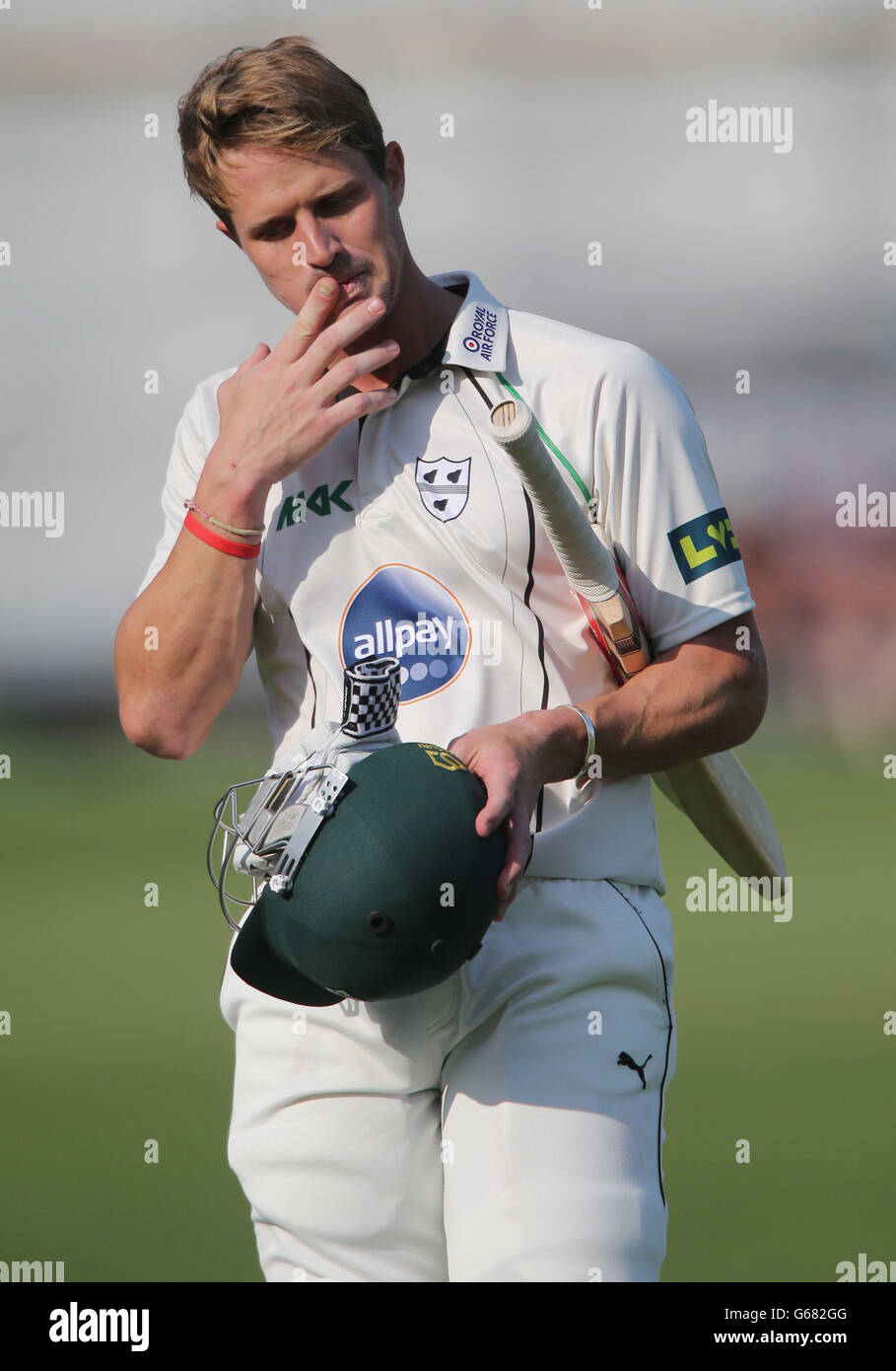 Somerset battitore Nick Compton in prestito a Worcestershire è fuori per 26 durante il giorno tre della partita internazionale di riscaldamento a New Road a Worcester contro l'Australia. Foto Stock