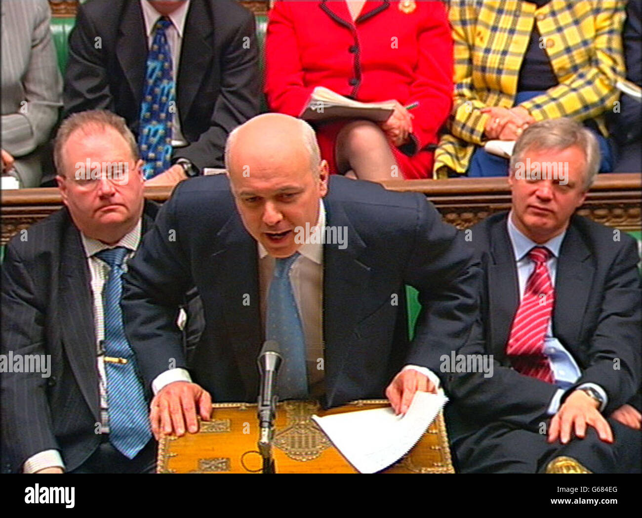 Il leader di Tory Iain Duncan Smith nella Camera dei Comuni durante le domande dei primi Ministri a Londra. Downing Street ha detto oggi che il primo ministro Tony Blair è rimasto 'fiducioso che sarebbe stata portata avanti una seconda risoluzione delle Nazioni Unite che spiana la strada alla guerra con l'Iraq. * le osservazioni sono giunte dopo che il sig. Blair ha tenuto 50 minuti di colloqui con il ministro degli Esteri russo Igor Ivanov stamattina nel n. 10. Foto Stock