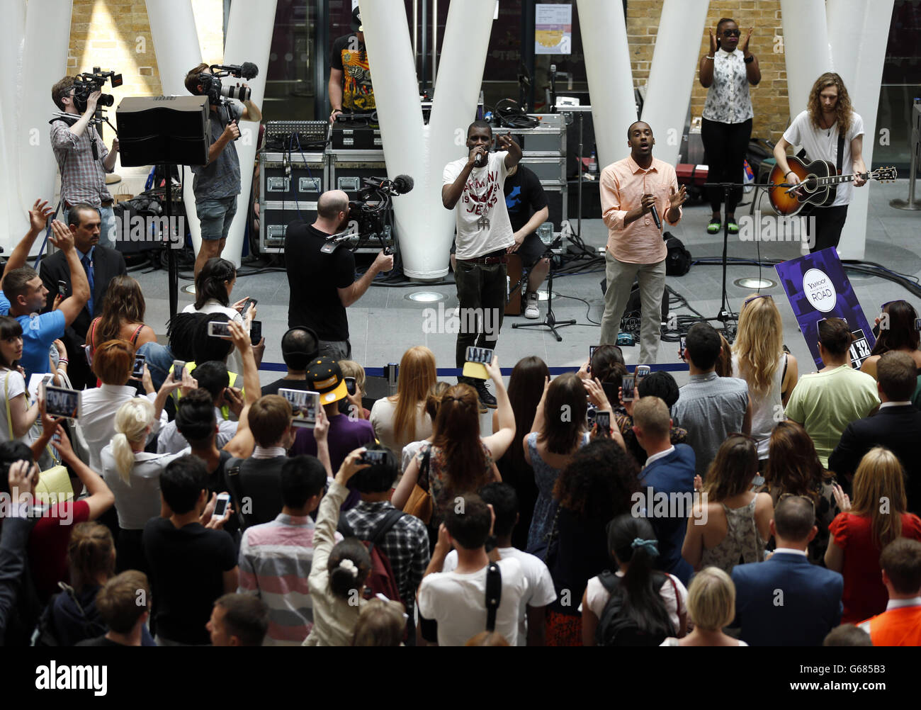 Sciagurato 32 esegue a Yahoo! Sulla strada - Londra Foto Stock