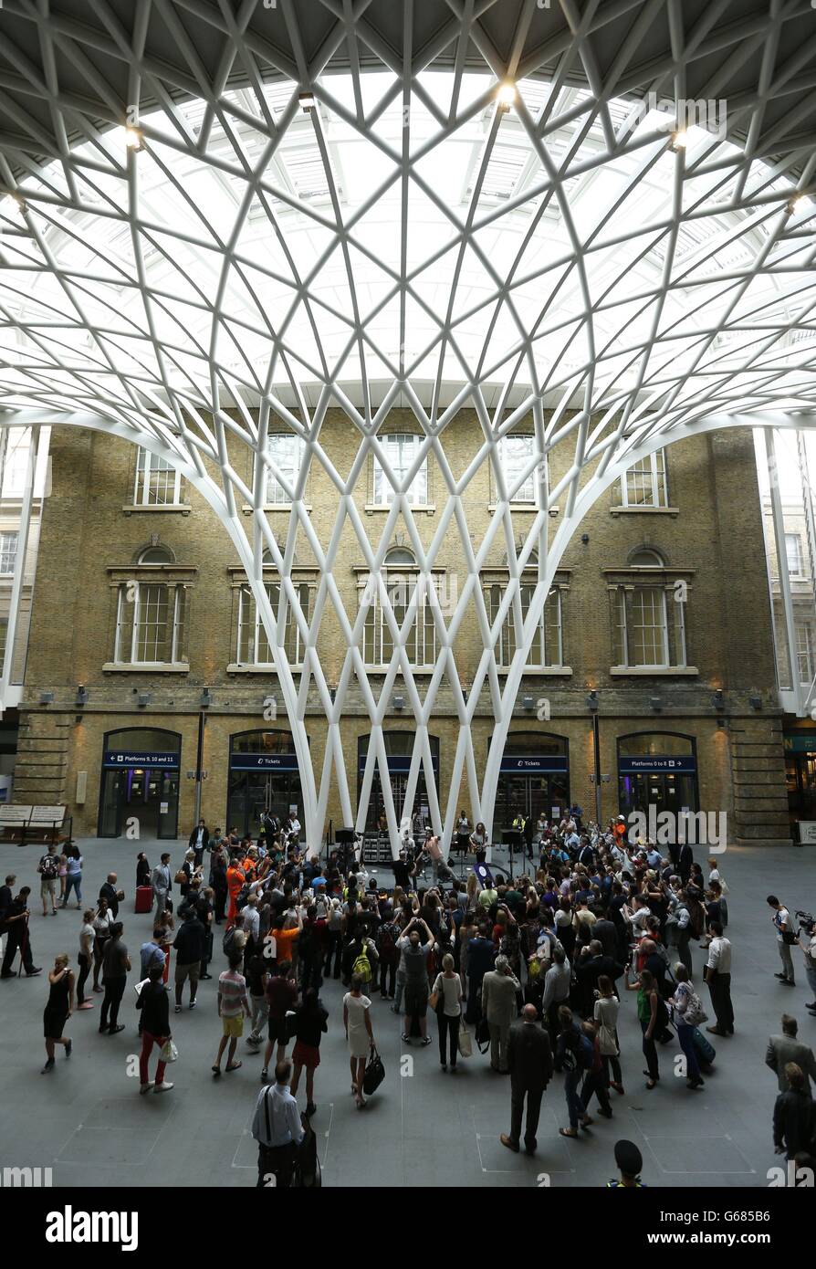 Sciagurato 32 esegue a Yahoo! Sulla strada - Londra Foto Stock