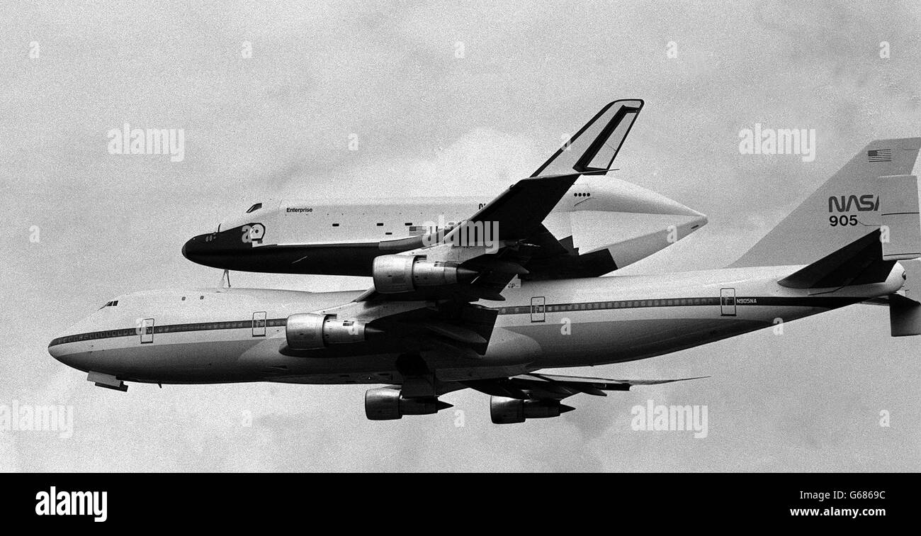 Lo Space Shuttle Orbiter Enterprise su un 747 Foto Stock