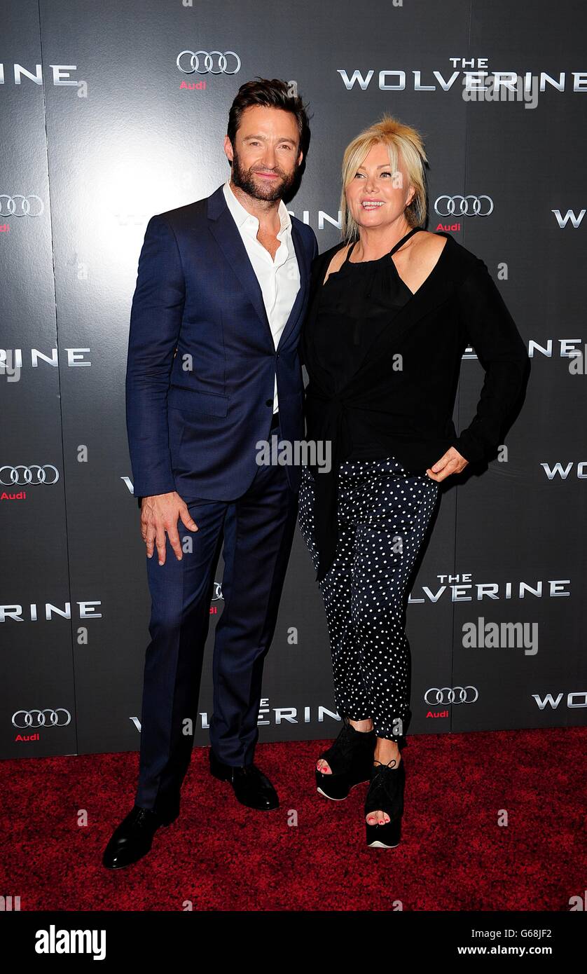 Hugh Jackman e Deborra-Lee Furness arrivano per la prima britannica del Wolverine, all'Empire Leicester Square, Londra. Foto Stock