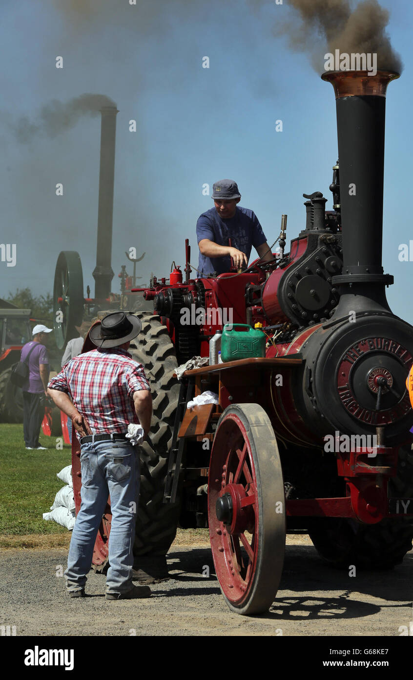 Alcuni dei motori a vapore in mostra al Festival of Steam and Transport di Ballymena a Co Antrim, Irlanda del Nord. Foto Stock