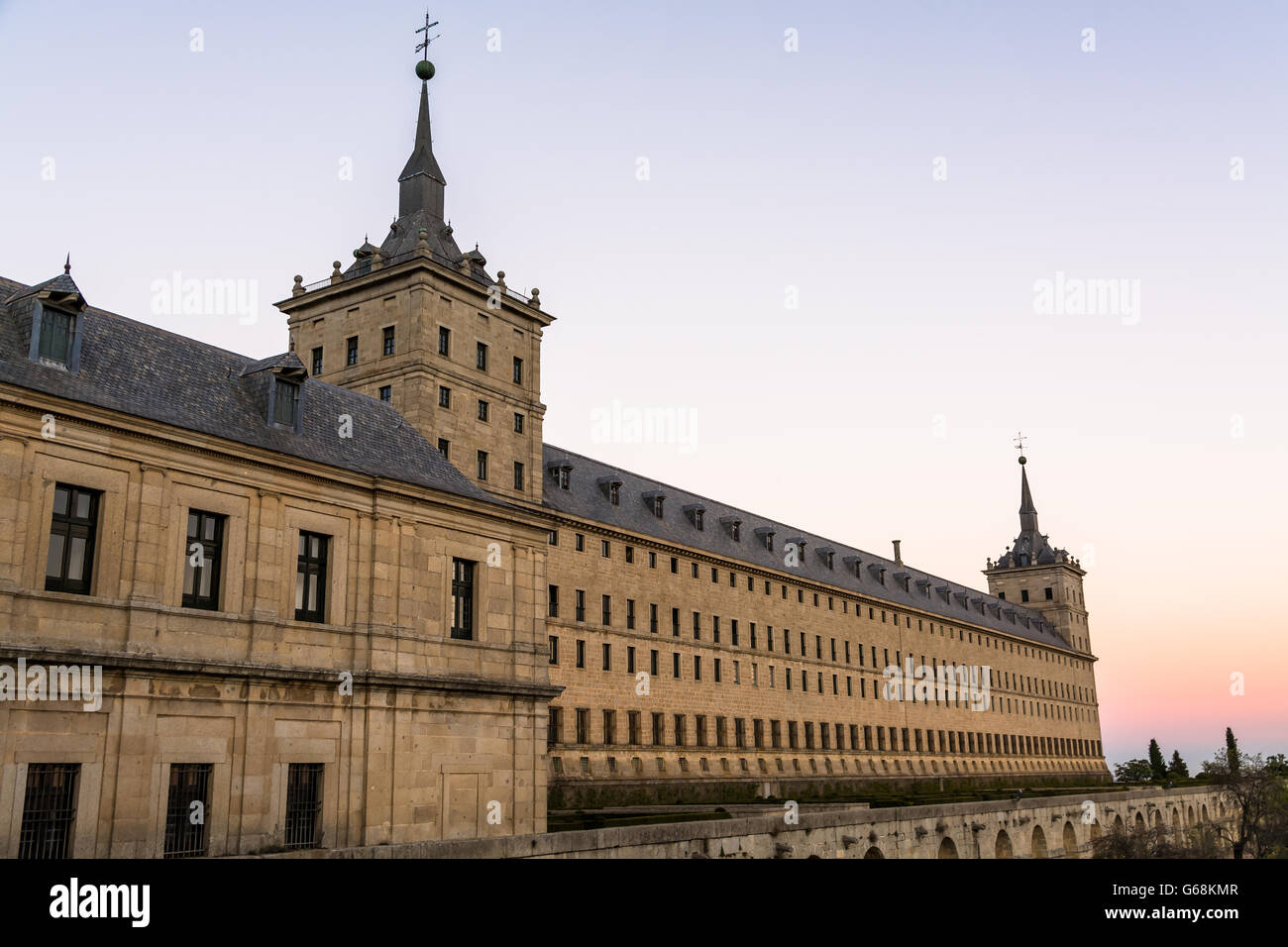 Vista laterale di San Lorenzo del Escorial Monastero facciata, 1563-1584 Foto Stock