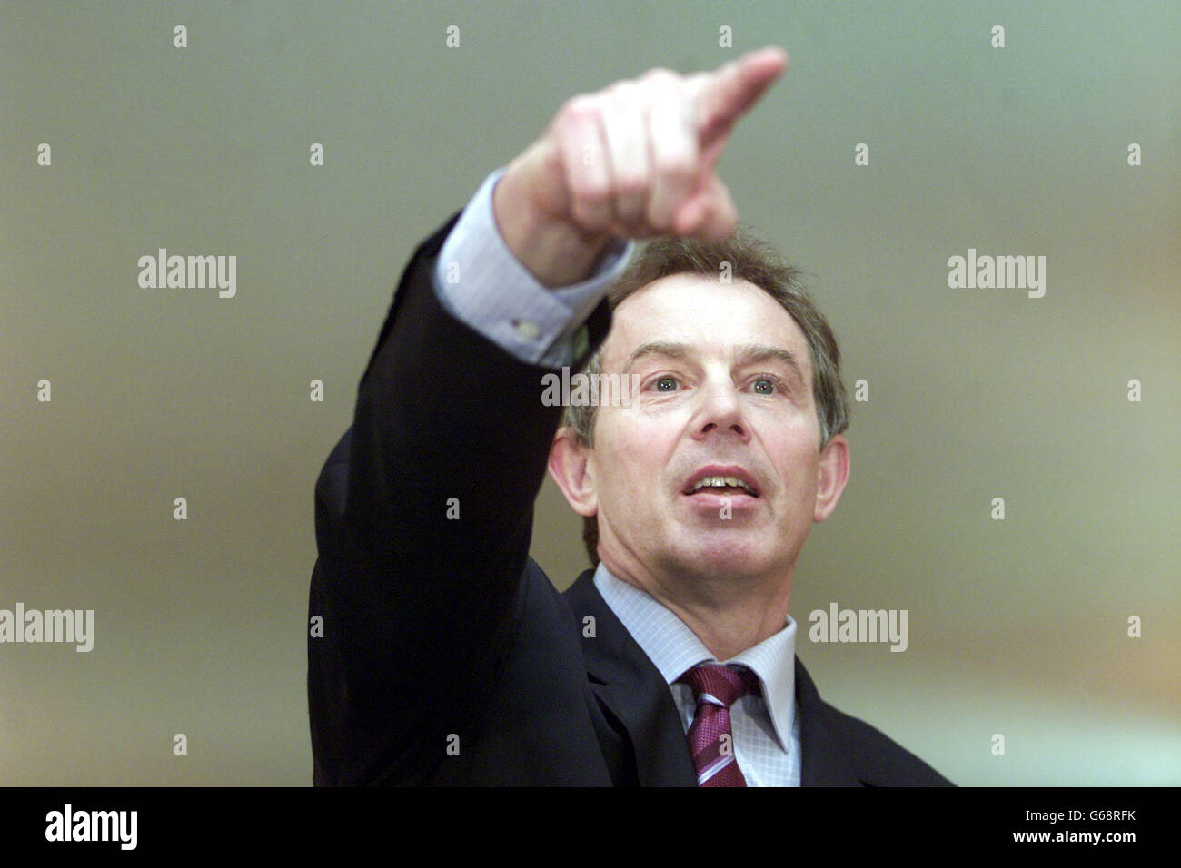 Il primo ministro Tony Blair dà il suo briefing mensile a Downing Street, Londra, mentre le forze americane e britanniche continuano ad attaccare l'Iraq. Foto Stock