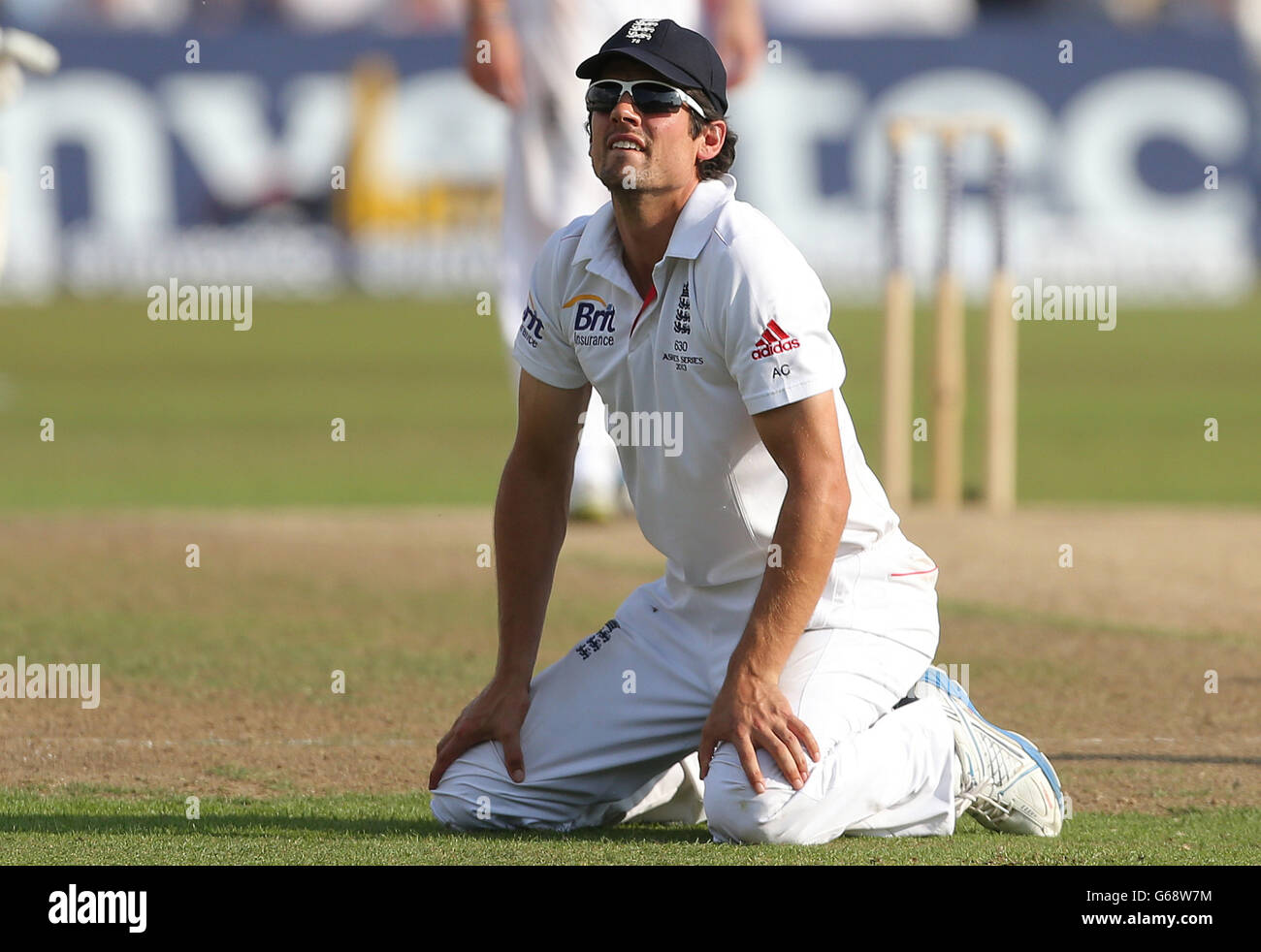 Il capitano dell'Inghilterra Alastair Cook , durante il quarto giorno della prima partita di test degli Ashes di Investec a Trent Bridge, Nottingham. Foto Stock