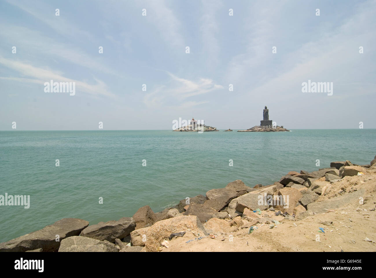 Oceano Indiano e Vivekananda Rock Memorial, Kanyakumari, Tamil Nadu, India Foto Stock