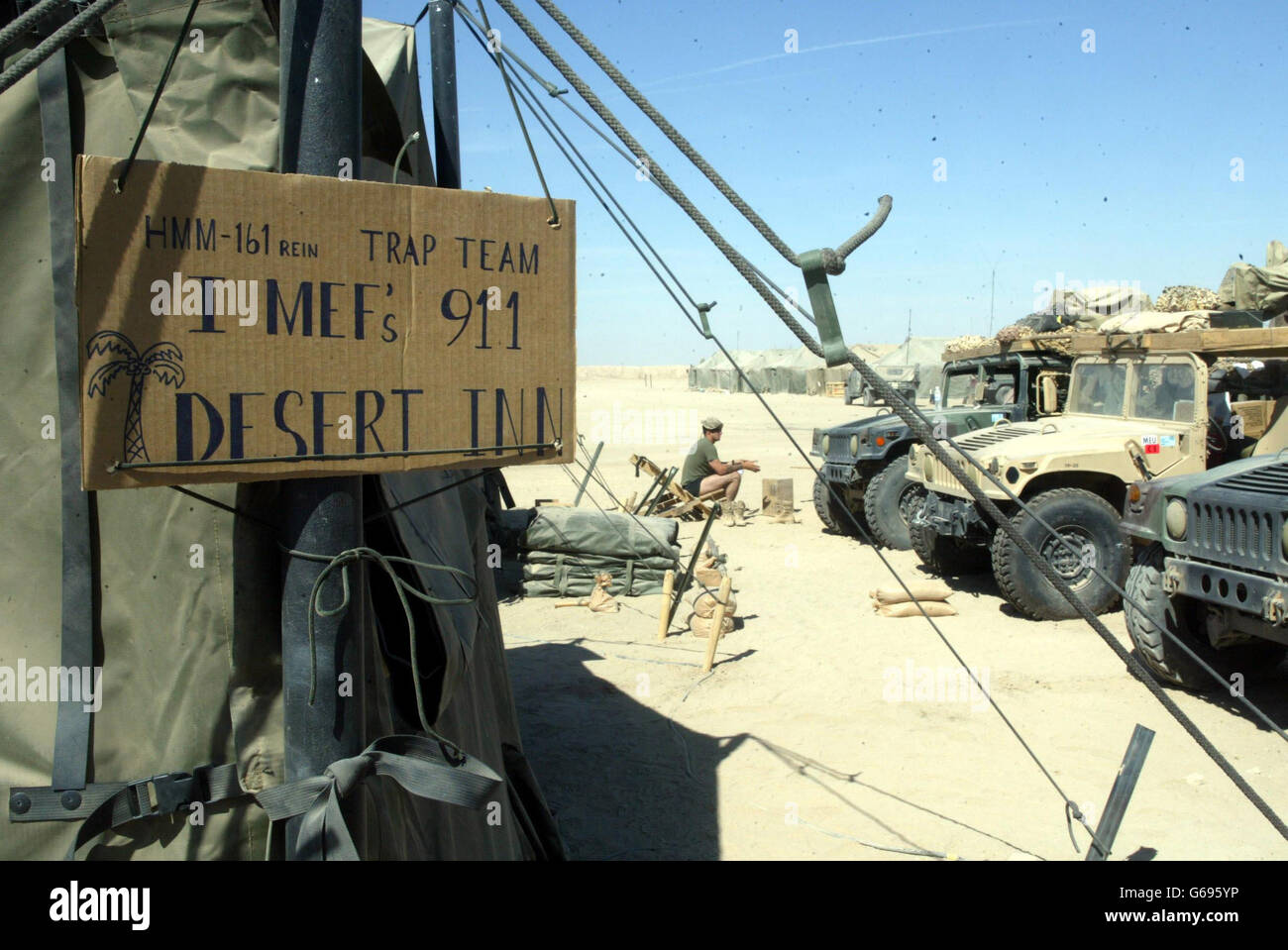La Jalibah Forward Operation base (JFOB), una base aerea statunitense nel deserto occidentale dell'Iraq meridionale e sede del 29 e 16 US Marine Air Group (MAG). Foto Stock