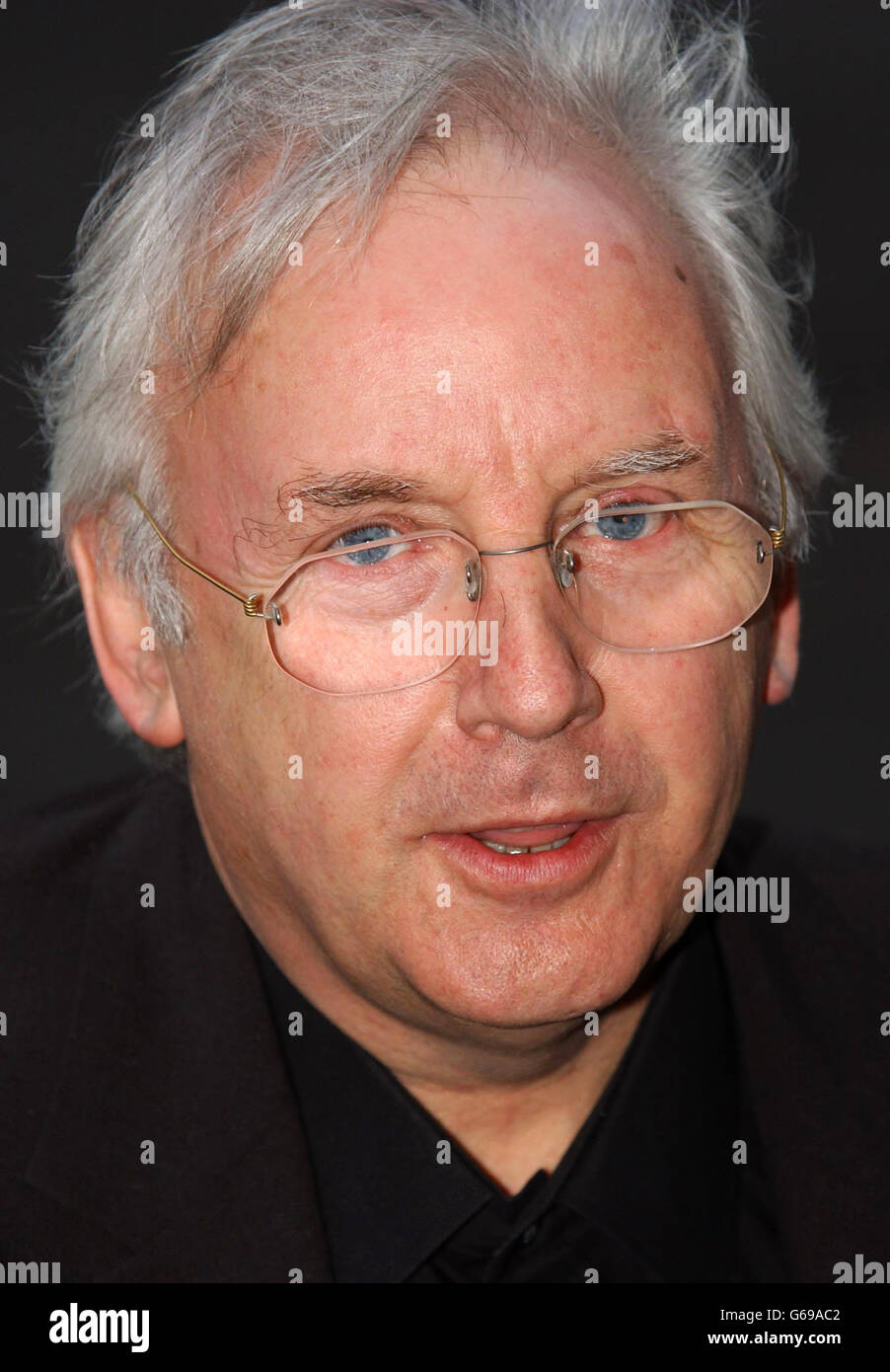Pete Waterman arriva a una festa per celebrare l'apertura della Saatchi Gallery a Londra. La galleria che si trova nell'edificio County Hall di Londra e ospiterà alcune delle più celebri opere d'arte Brit. Foto Stock