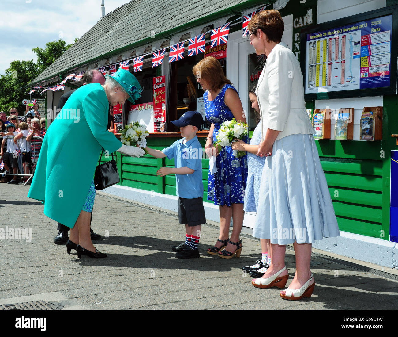 Regina visita al Lago di Windermere Foto Stock