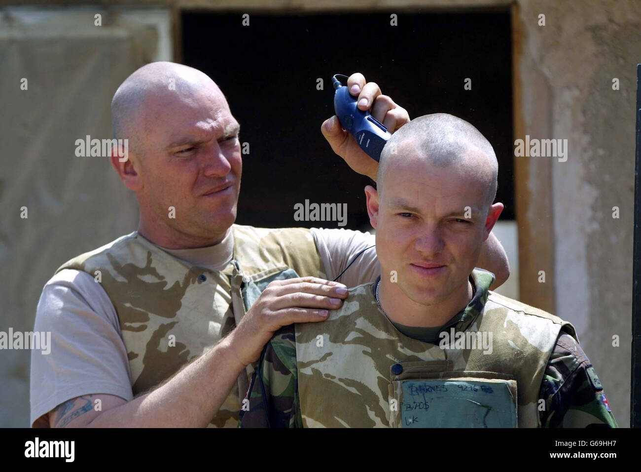 Guerra in Iraq il taglio dei capelli Foto Stock