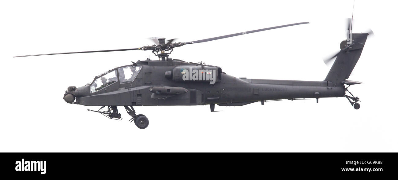 LEEUWARDEN, PAESI BASSI - giu 11, 2016: Boeing AH-64 attacco Apache elicottero volando una demo durante il Royal Netherlands Air Foto Stock