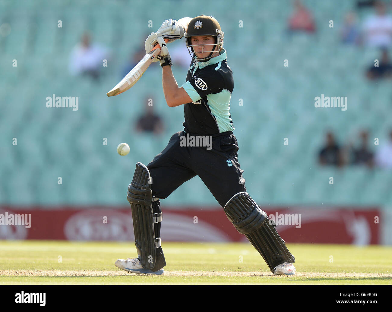 Cricket - Yorkshire Bank 40 - Gruppo B - Surrey / Essex Eagles - The Kia Oval. Zapar Ansari, Surrey Foto Stock