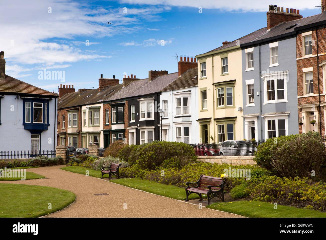 Regno Unito, County Durham, Hartlepool Headland, Cliff terrazza, colorato lungomare vittoriano case Foto Stock