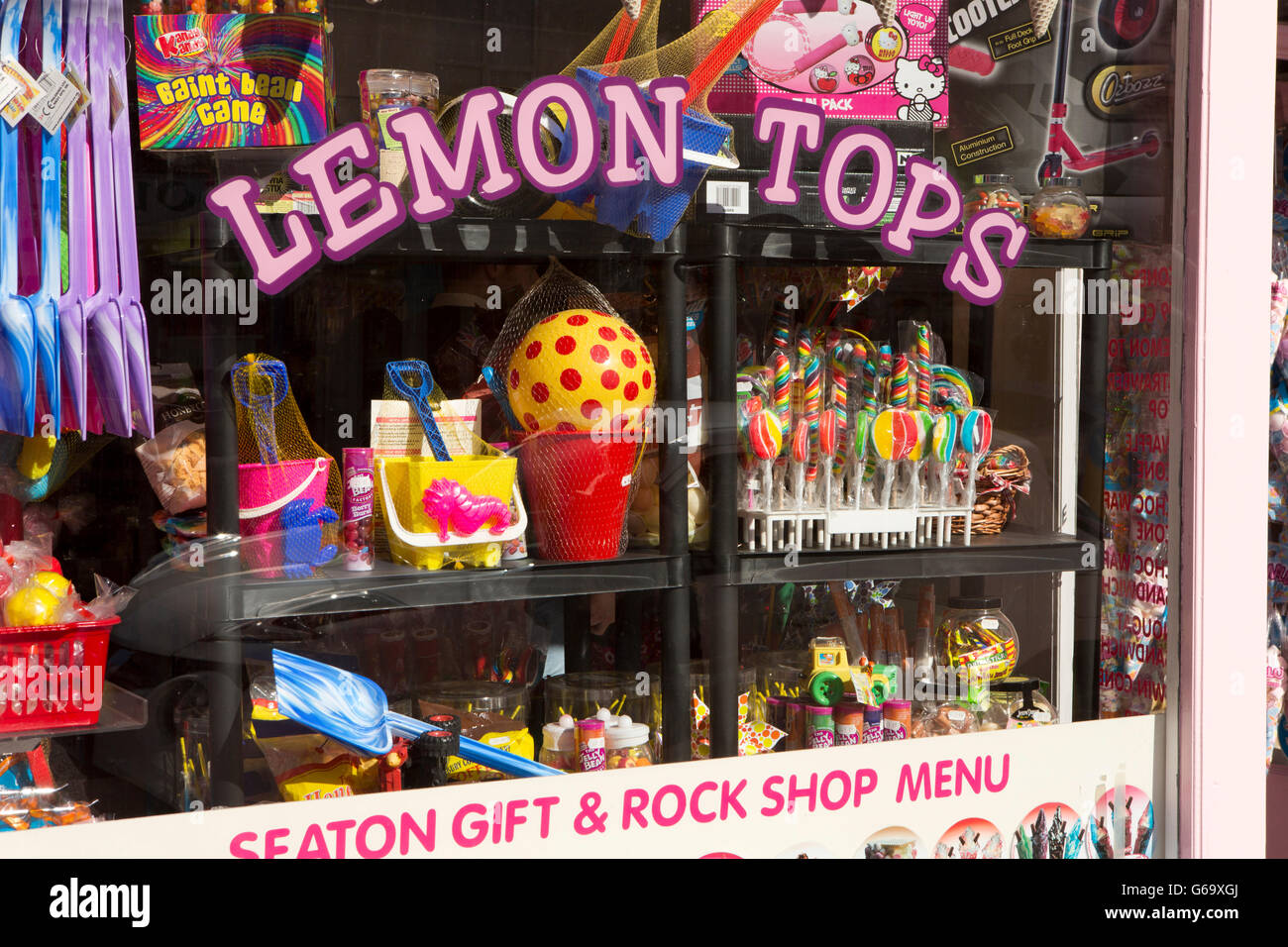 Regno Unito, County Durham, Hartlepool, Seaton Carew, vetro colorato di cime di Limone Beach shop dei materiali di consumo Foto Stock