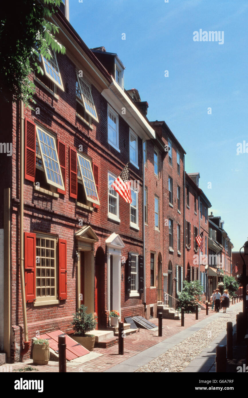 Anni ottanta ELFRETH'S ALLEY 1702 stile coloniale fila di mattoni case di Filadelfia in Pennsylvania USA Foto Stock