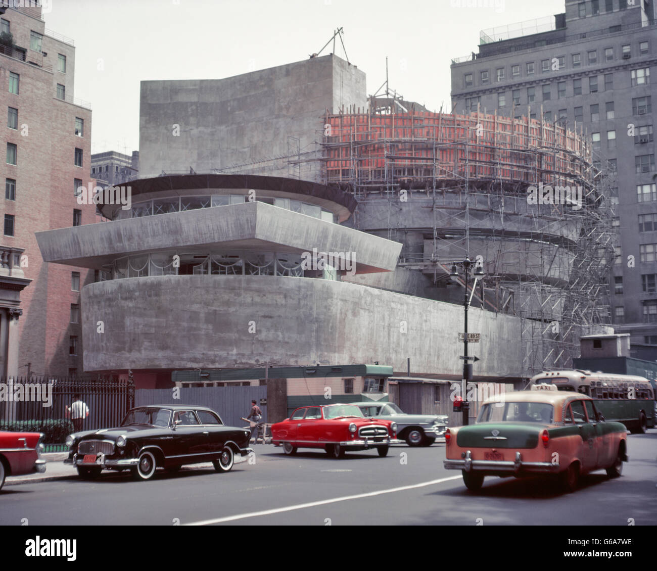 Anni Cinquanta incompiuta Solomon R Guggenheim Museum in costruzione a Frank Lloyd Wright architetto sulla Fifth Avenue di Manhattan NYC USA Foto Stock