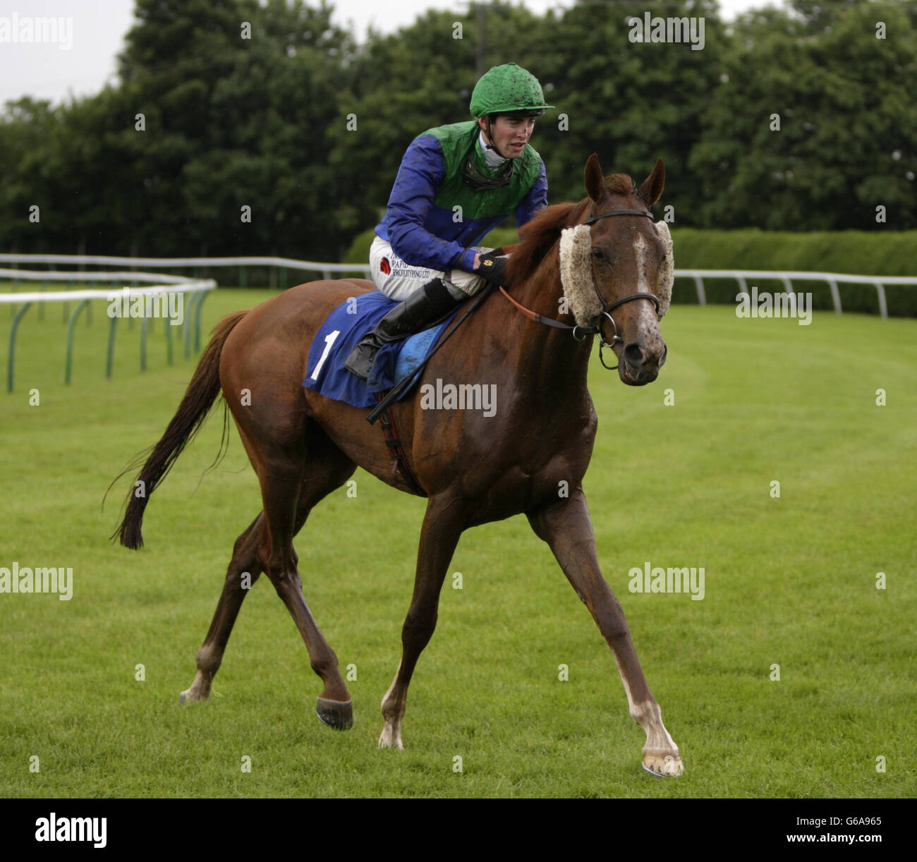 L'uomo di abbondanza guidato da James Doyle va al posto all'Ippodromo di Nottingham. Foto Stock