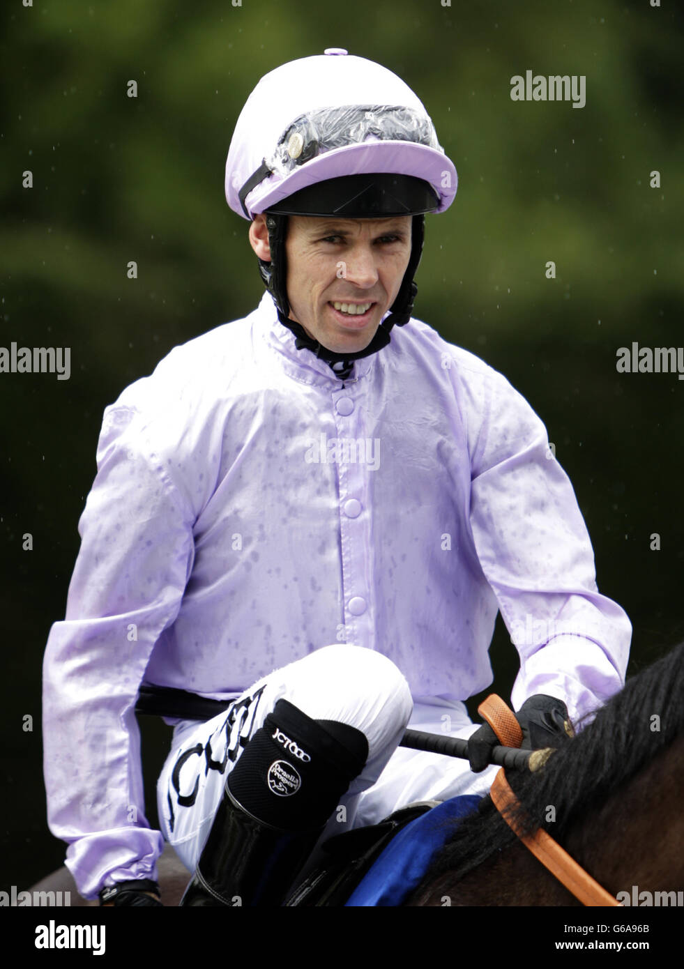 Corse di cavalli - Ippodromo di Nottingham. Jockey Graham Lee all'ippodromo di Nottingham. Foto Stock