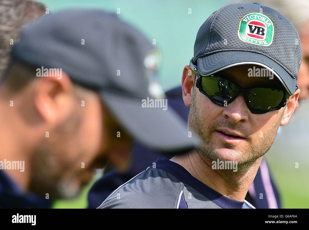 Il capitano australiano Michael Clarke durante la sessione di reti all'Emirates Durham ICG di Durham. Foto Stock