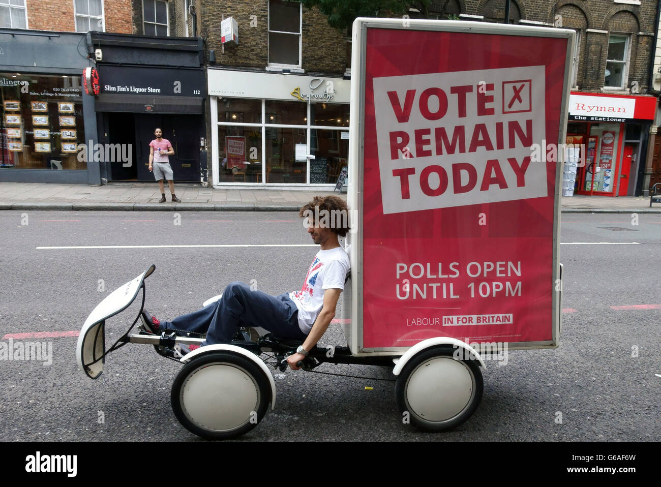 Referendum UE rimangono campagna pubblicitaria mobile, Islington, Londra Foto Stock