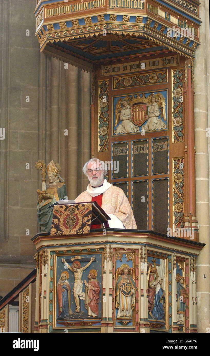 Rowan Williams, Arcivescovo di Canterbury, consegna il suo primo sermone pasquale alla Cattedrale di Canterbury. Il suo discorso era incentrato su quello che chiamava uno dei momenti più devastanti di tutta la Bibbia - * .. Il momento in cui Gesù apparve davanti a Maria Maddalena dopo la sua crocifissione e le disse: Non aggrapparsi a me, perché non sono ancora salito al Padre. Foto Stock