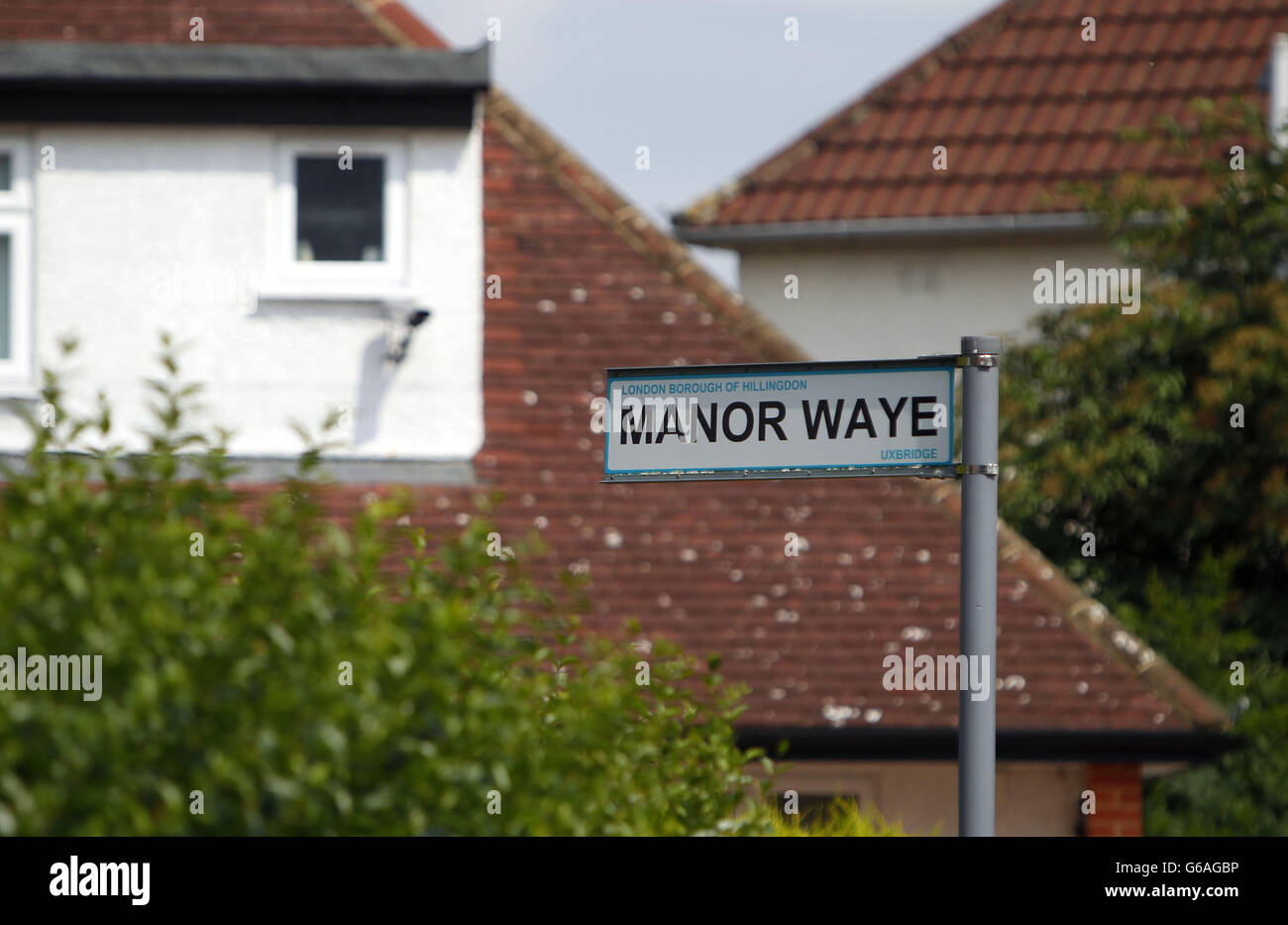 Manor Waye a Uxbridge, Londra, dove è stato arrestato un boss fuggitivo della mafia. Domenico Rancadore, voluto dalle autorità italiane, sarebbe dovuto comparire oggi in tribunale dopo essere stato detenuto ieri dalla polizia Metropolitana. Foto Stock