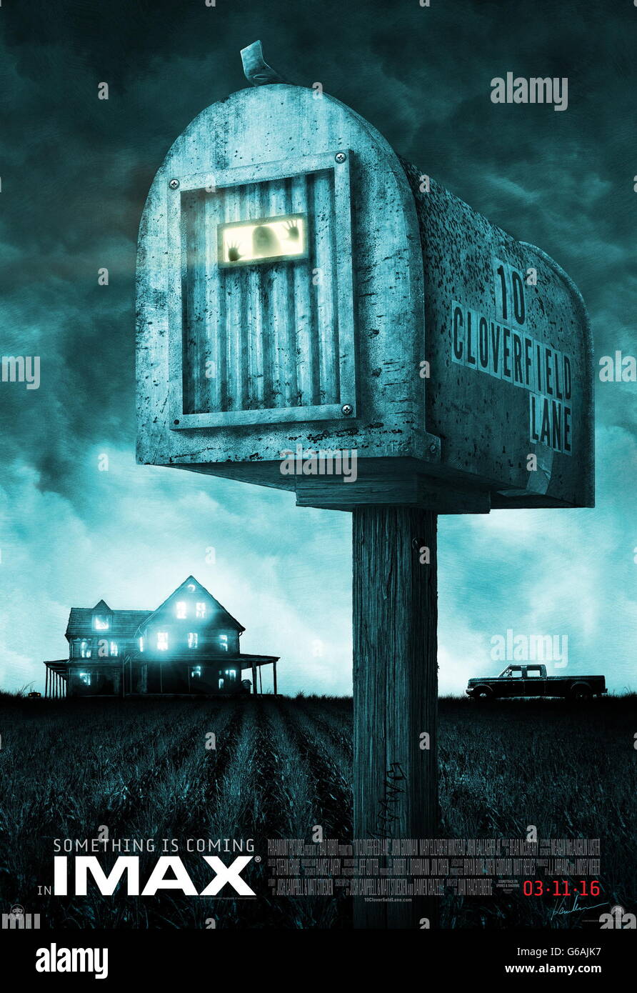 Data di rilascio: Marzo 11, 2016 Titolo: 10 Cloverfield Lane STUDIO: Paramount Pictures Regista: Dan Trachtenberg trama: dopo aver ottenuto in un incidente di automobile, una donna viene mantenuto in un rifugio con due uomini, che sostengono che il mondo esterno è interessato da una diffusa attacco chimico starring: Locandina (credito: c Paramount Pictures/Entertainment Pictures/) Foto Stock
