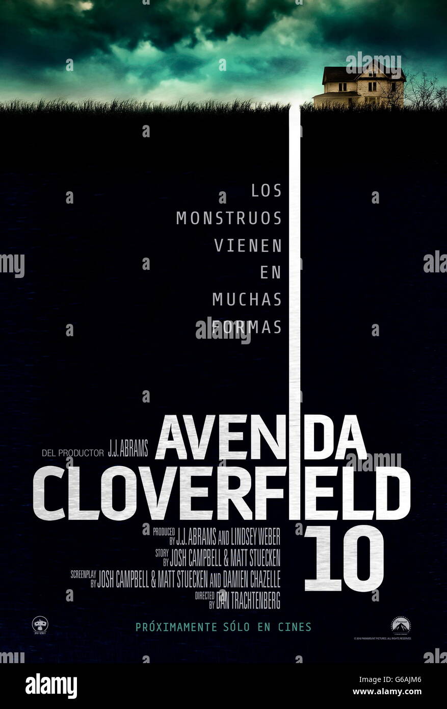 Data di rilascio: Marzo 11, 2016 Titolo: 10 Cloverfield Lane STUDIO: Paramount Pictures Regista: Dan Trachtenberg trama: dopo aver ottenuto in un incidente di automobile, una donna viene mantenuto in un rifugio con due uomini, che sostengono che il mondo esterno è interessato da una diffusa attacco chimico starring: Poster Arte spagnolo (credito: c Paramount Pictures/Entertainment Pictures/) Foto Stock