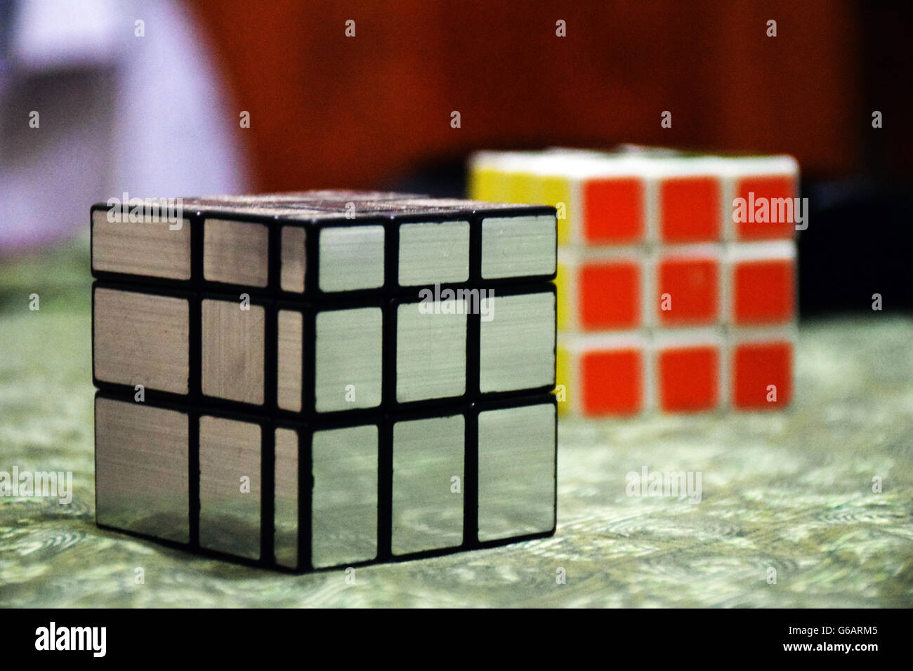 Specchio magics cubo e rubiks cube Foto Stock