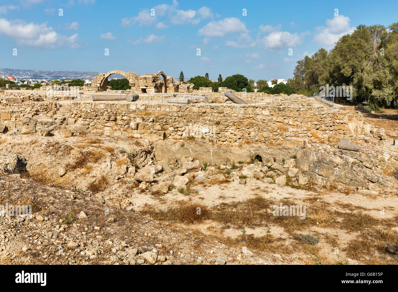 Rovine di quaranta colonne castello, un Castello Franchi costruito nel XIII secolo vicino al porto di Paphos, Cipro. Il Parco Archeologico di K Foto Stock