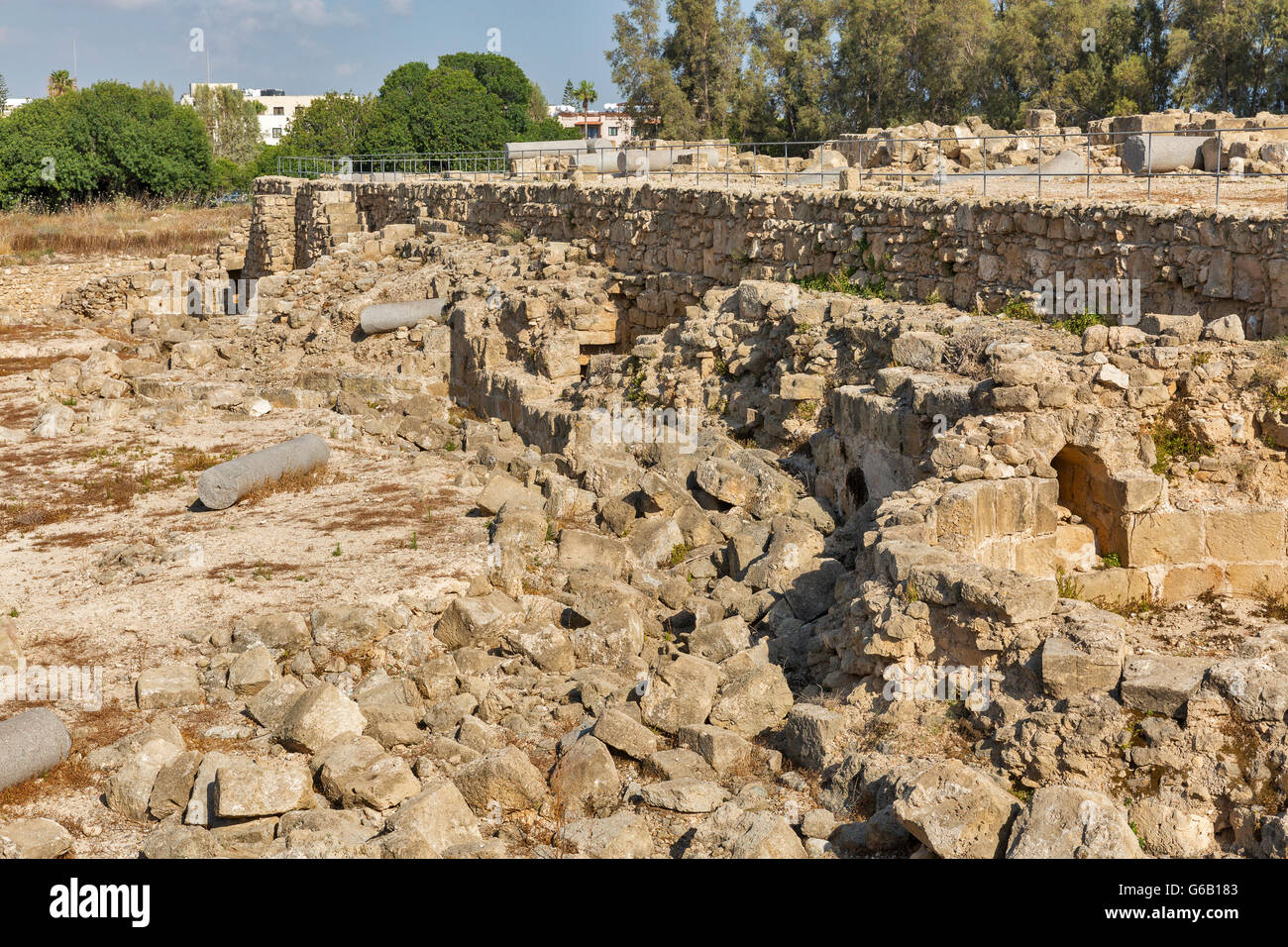 Rovine di quaranta colonne castello, un Castello Franchi costruito nel XIII secolo vicino al porto di Paphos, Cipro. Il Parco Archeologico di K Foto Stock