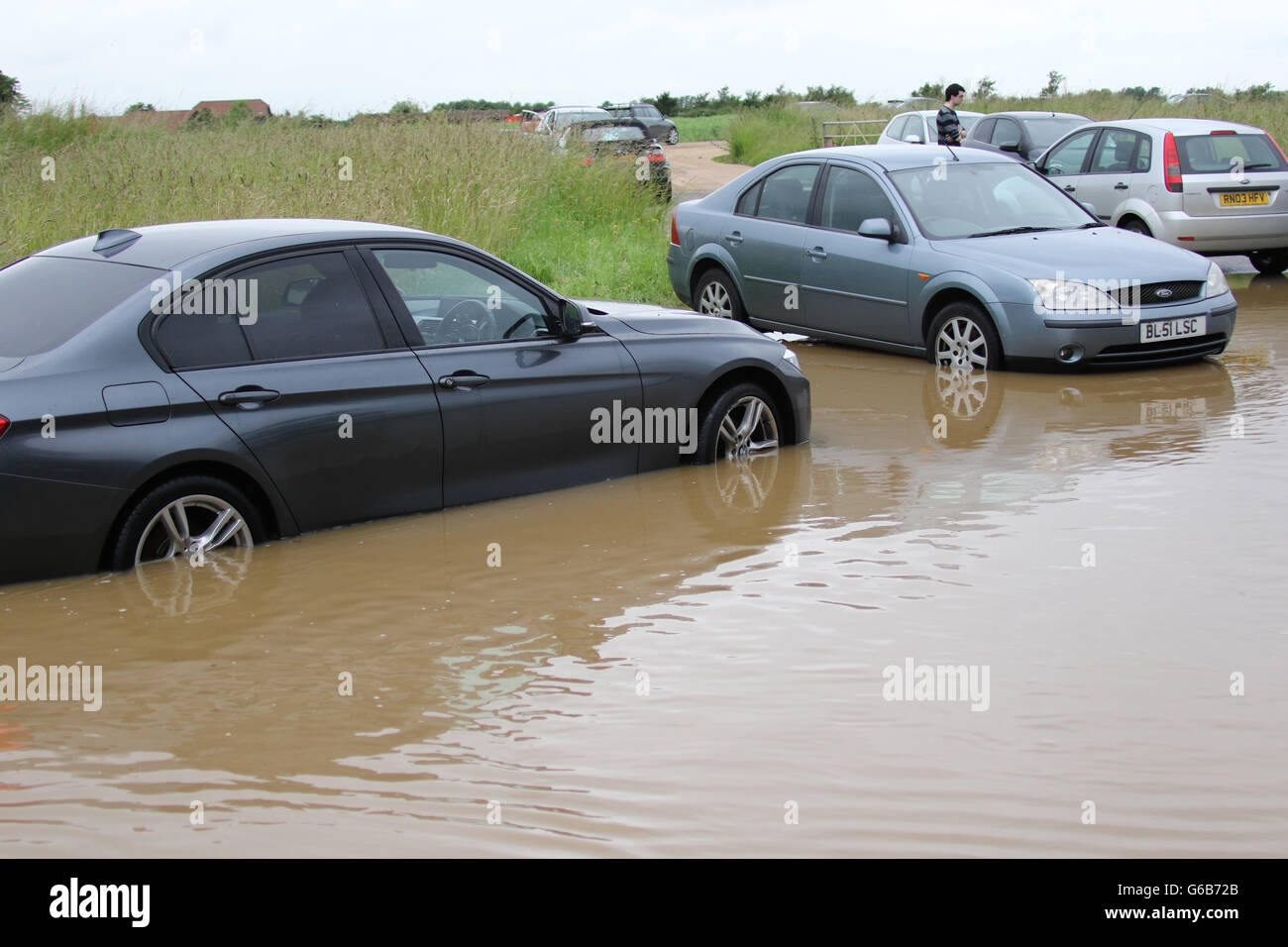 Heybridge, Essex REGNO UNITO. Il 23 giugno 2016. Heavy Rain ha provocato inondazioni intorno alla zona di Maldon. Molti driver sono stati intrappolati in laybys incapace di andare ovunque a causa di l'acqua profonda. Credito: David Johnson/Alamy Live News Foto Stock